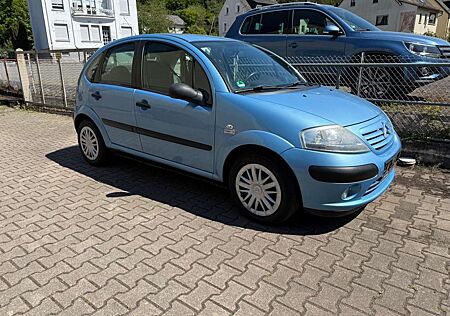 Citroën C3 Citroen 1.4 Confort, Tüv neu 04/2027, 8-fach, AHK!