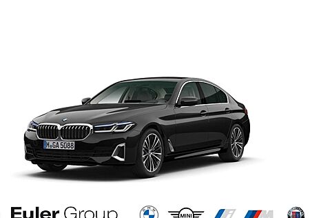 BMW 520 iA Limousine Lux. Line HUD StandHZG Navi Leder Dig