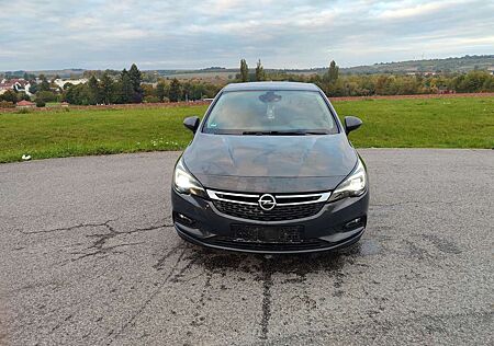 Opel Astra 1.6 CDTI /AHK/ 8-fach bereift