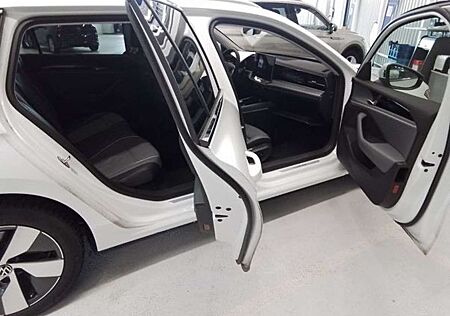 VW Passat Variant Volkswagen Elegance *18Zoll*PANORAMA*LEDER*AHK*-GARANTIE*