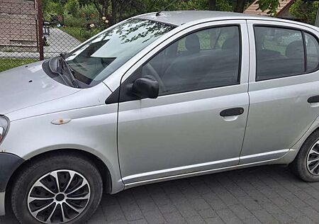 Toyota Yaris 1.0 linea terra