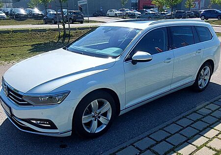 VW Passat Variant Volkswagen 2.0 TDI SCR DSG Elegance