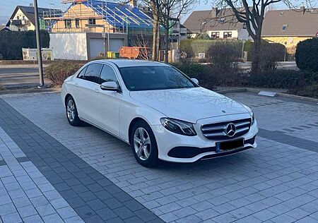 Mercedes-Benz E 220