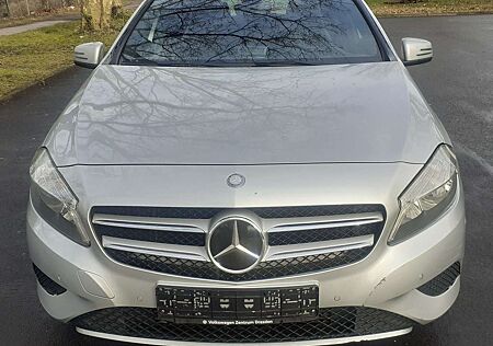 Mercedes-Benz A 200 A-Klasse (BlueEFFICIENCY) 7G-DCT Style