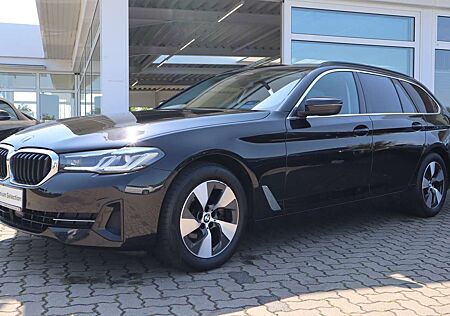 BMW 520 d xDrive Touring DAB LED WLAN Standhzg. AHK