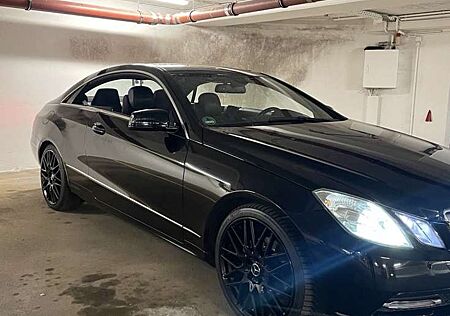 Mercedes-Benz E 220 CDI DPF Coupe BlueEFFICIENCY 7G-TRONIC Elegance