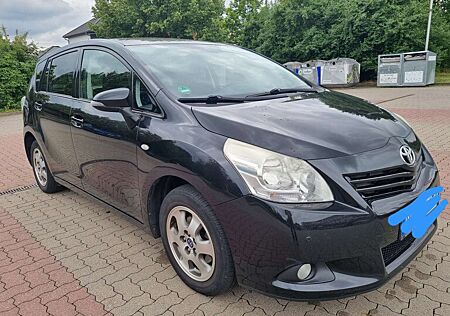 Toyota Verso 2.0 D-4D Executive 7 sitzen