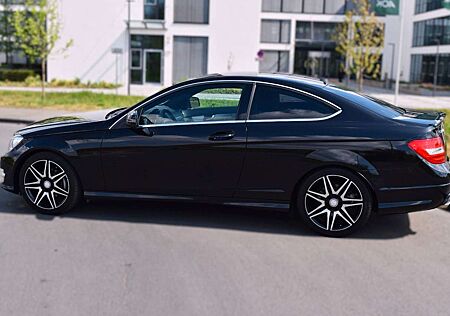 Mercedes-Benz C 250 C oupe CGI BlueEfficiency AMG Plus Line