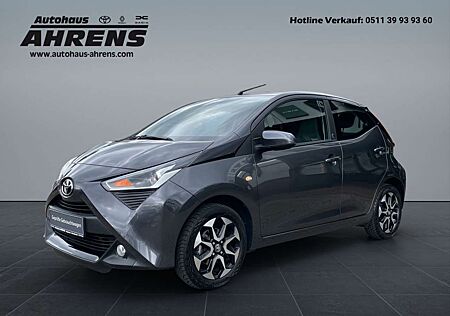 Toyota Aygo (X) x-play Team D Allwetter Kamera Parkhilfe