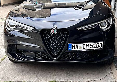 Alfa Romeo Stelvio V6 2.9 Bi-Turbo AT8-Q4 Quadrifoglio