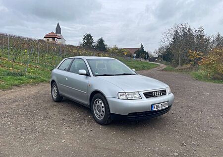 Audi A3 1.6 Ambiente, Model 8L1