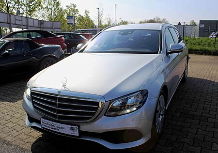 Mercedes-Benz E 220 d T Automatik Niveau AHK Kamera Allwetter
