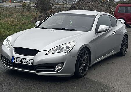 Hyundai Genesis Coupe 3.8 V6 Automatik