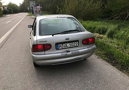 Ford Escort 1,4 L - nur 62000 km