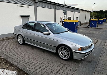 BMW 523i 523