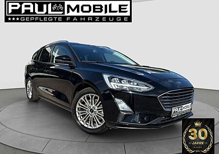 Ford Focus Titanium Navi LED Sportsitze R-Cam PDC v+h