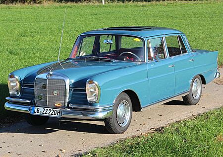 Mercedes-Benz 220 SE: gr. Heckflo. W111, SSD, Leder, Servo, H-Kennz.