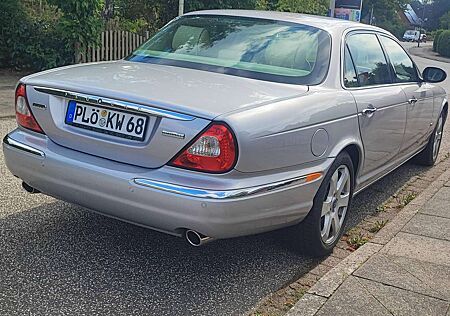 Jaguar XJ8 XJ8 4.2 Executive*,1.Hand *Lückenlos Jaguar Scheckheft gepflegt**