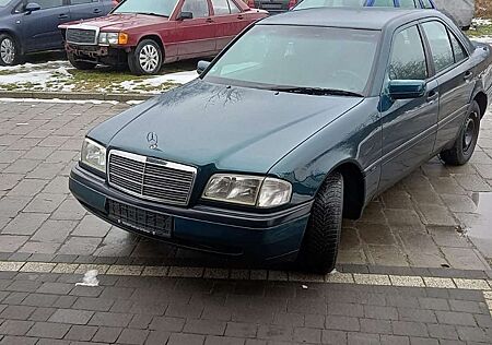 Mercedes-Benz C 180 Classic restauriert mit Klima