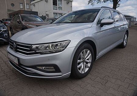 VW Passat Variant Volkswagen Passat Vari.R-Line-AUT*AHK*ACC*NAVi*TOTWINK*SPUR