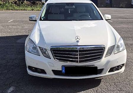 Mercedes-Benz E 220 CDI DPF BlueEFFICIENCY Automatik Elegance
