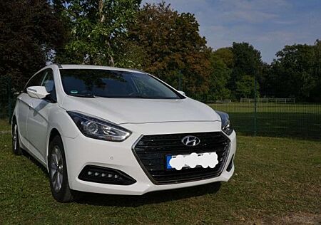 Hyundai i40 Kombi blue 1.6 Trend