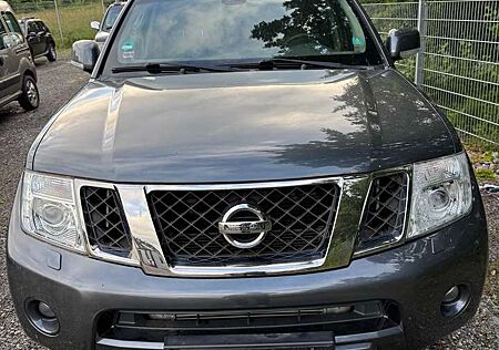 Nissan Pathfinder 3.0 dCi LE