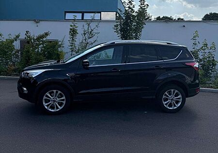 Ford Kuga 1.5 EcoBoost 2x4 Titanium