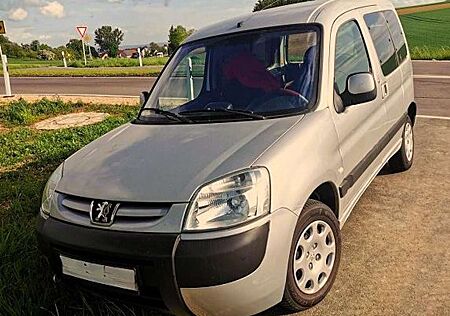 Peugeot Partner Kombi 75 mit Rollstuhl Rampe Tüv neu
