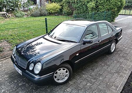 Mercedes-Benz E 230 E-Klasse Elegance