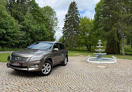 Toyota RAV 4 RAV4 Life 8-Fach 4x4 Tüv Neu Standheizung