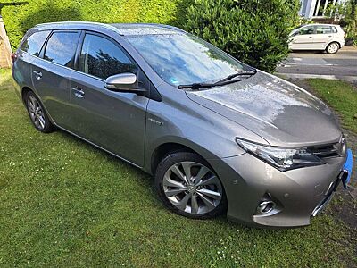 Toyota Auris Hybrid Life+