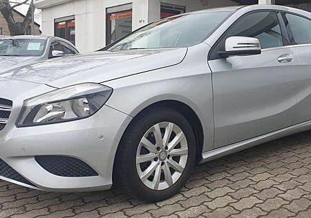 Mercedes-Benz A 180 BE 7G-DCT Style Navi Sitzheizung PTS Erst 56500 KM