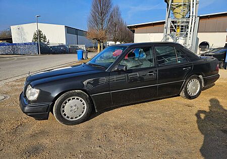 Mercedes-Benz E 220 W124