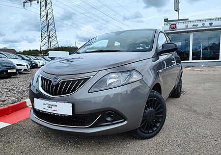 Lancia Ypsilon 1.0 Hybrid Silver, Klima, PDC, Bluetooth