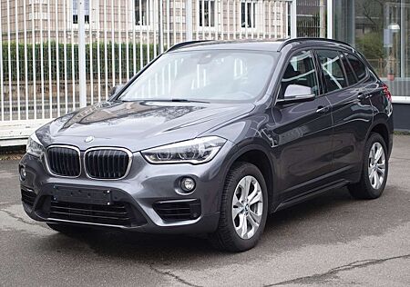 BMW X1 xDrive 20 i Sport Line Leder Navi AHK Head Up 1.Hd