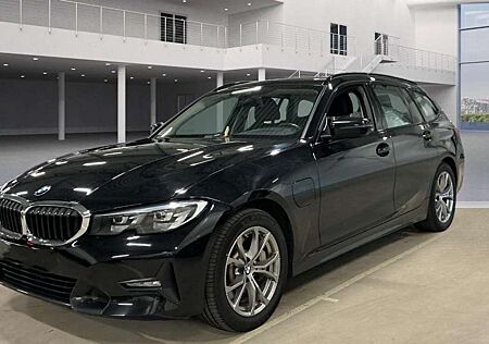 BMW 330 e M-Paket *SHZ*MEM*PANO*TEMP*NAVI*VIRTUAL*