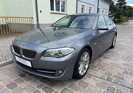 BMW 520d 520 / HEAD UP/KAMERA/TOTWINKEL/SHZ/PDC/8xReifen