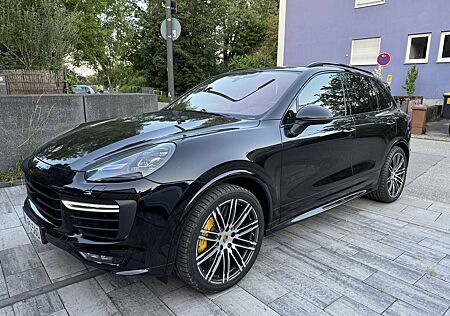Porsche Cayenne Turbo Tiptronic S Fondentertaiment. NP: 198.000€