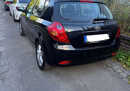 Kia Cee'd Ceed / 2.0 CRDi LX