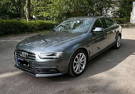 Audi A4 2.0 TFSI flexible fuel Ambition Bi-Xenon