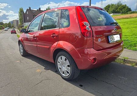 Ford Fiesta 1,3 TüV Neu, Klima, Allwetter usw.