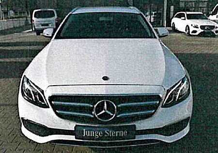 Mercedes-Benz E 220 dT STHZ*9-G*FULL-WIDESCREEN*AHK*KAMERA*LED