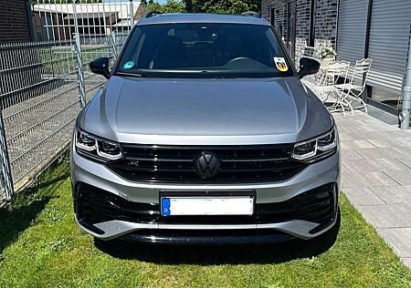 VW Tiguan Allspace Volkswagen 2.0 TDI 4M R-Line/Black/7Si/Pano/AHK/Standh.