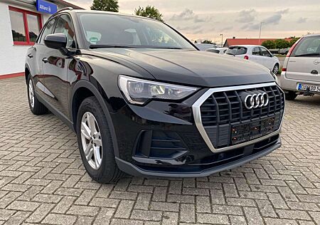 Audi Q3 35 TFSI 1.Hand nur 11Tkm Navi Automatik