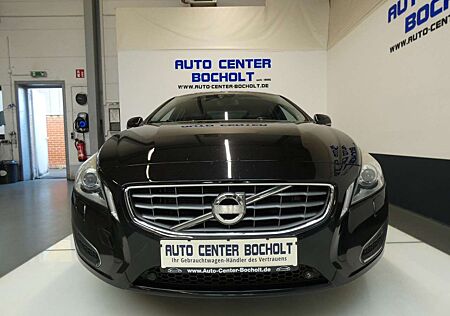 Volvo S60 Lim. Summum*Aut*Leder*Navi*8fachbereift