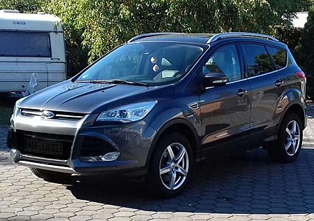 Ford Kuga 2.0 TDCi Titanium, AHK, NAVI, Panoramadach…