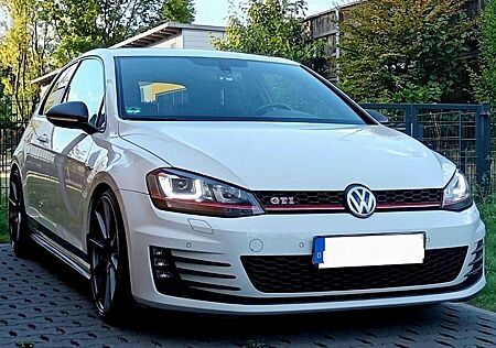 VW Golf GTI Volkswagen Performance | DSG | DCC | H&R | 19" | Dynaudio |