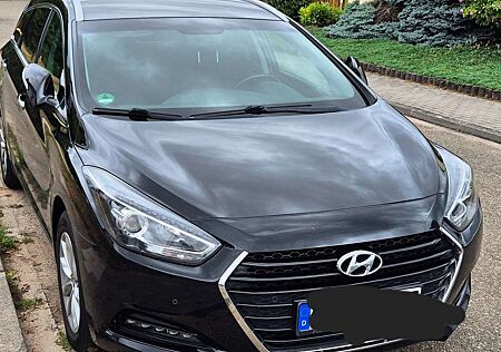 Hyundai i40 Kombi blue 1.6 Family