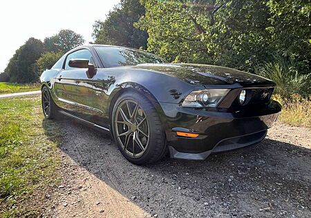 Ford Mustang GT V8 Coupe Schalter 4,6 L Premium